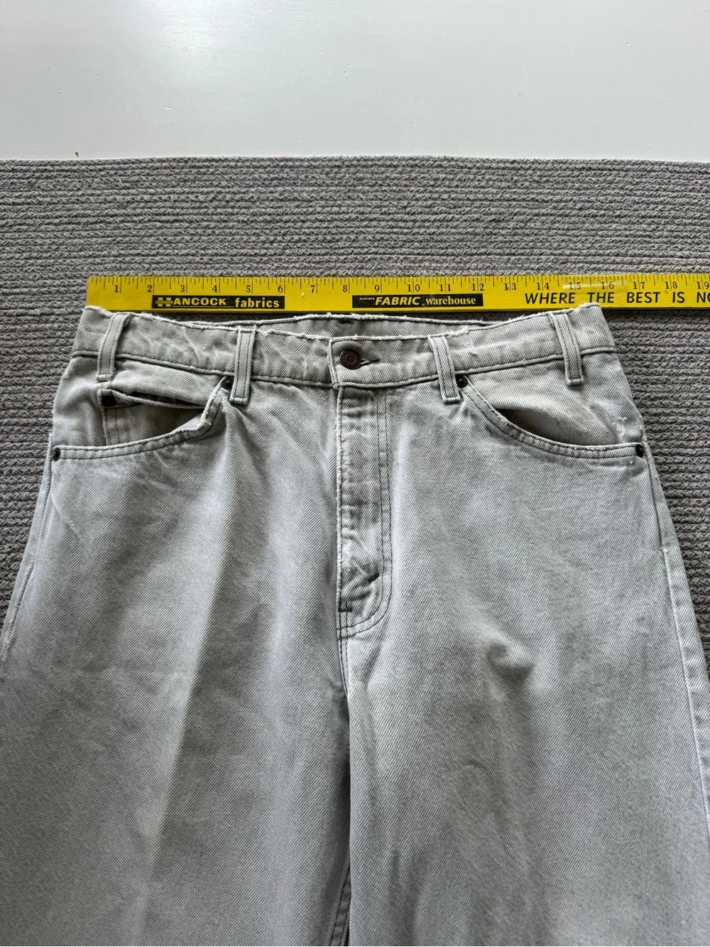 Vintage Orange Tab Levi’s 550 Relaxed Fit Tapered Gray Wash Denim Jeans 33 x 32